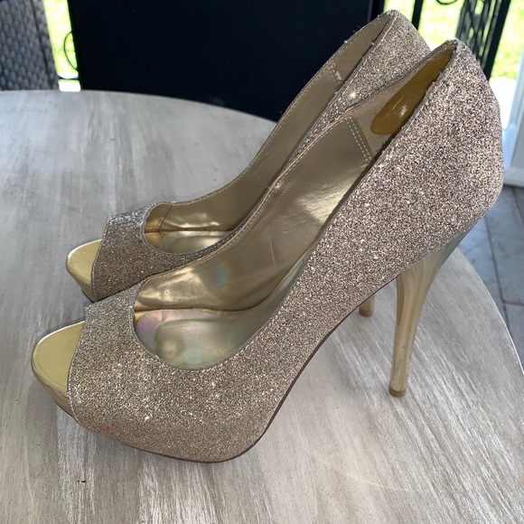 Shoes - Sparkly gold heels